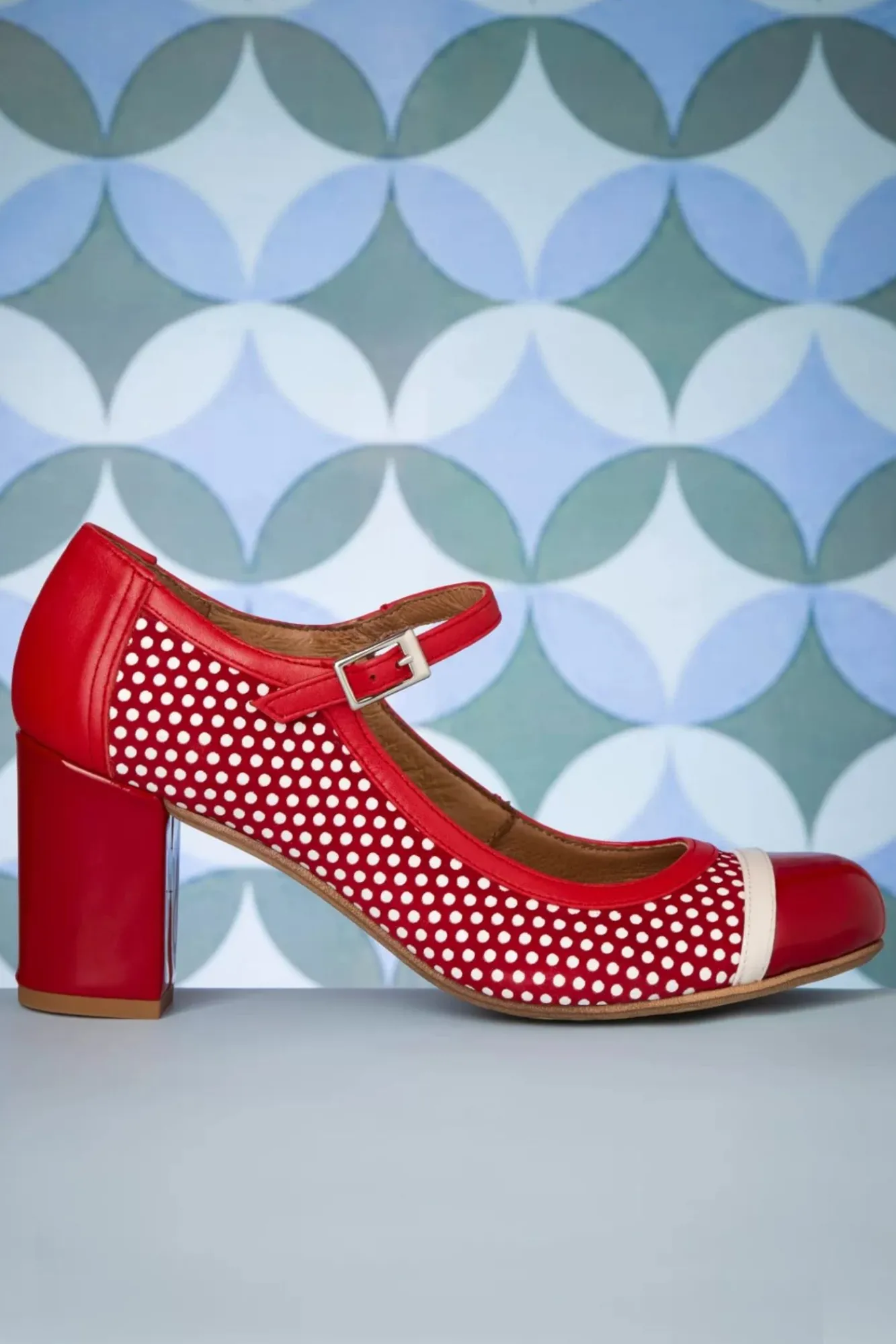 charol_lederen_mary_jane_pumps_in_rood_1.webp Fashion Nemonic Charol Lederen Mary Jane Pumps In Rood