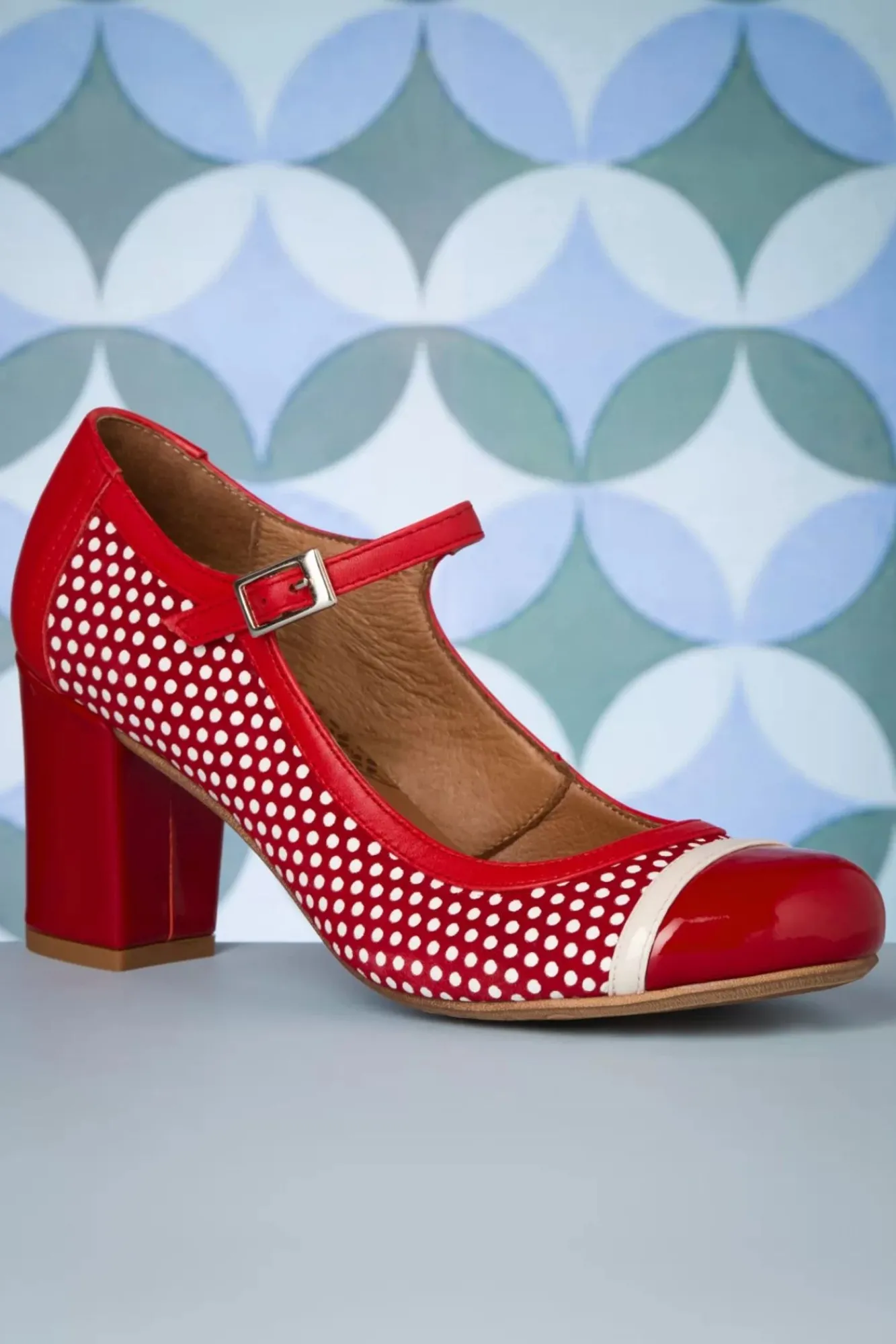 charol_lederen_mary_jane_pumps_in_rood_3.webp Fashion Nemonic Charol Lederen Mary Jane Pumps In Rood
