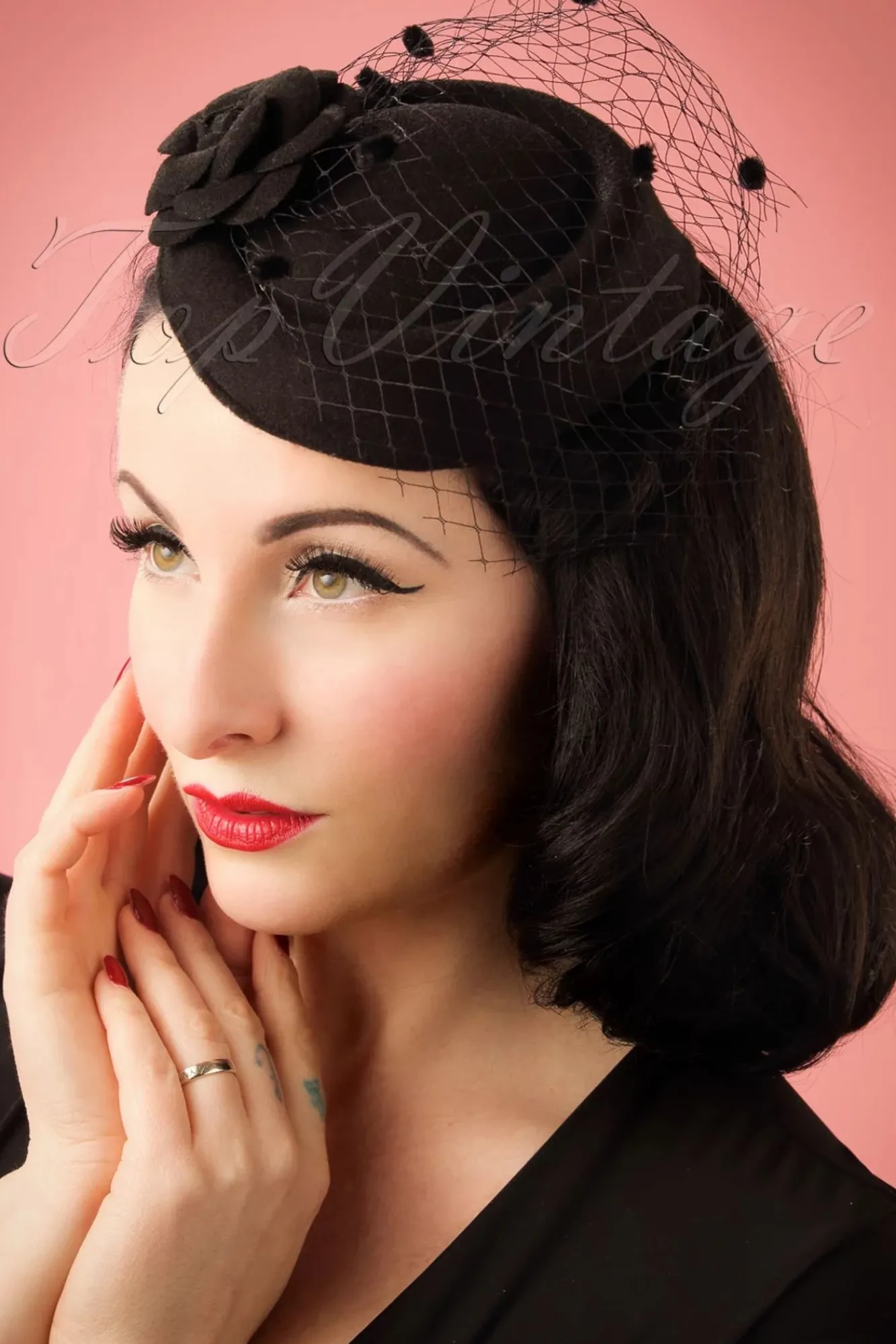 marilyn_fascinator_in_zwart_0.webp Sale Banned Retro Marilyn Fascinator In Zwart